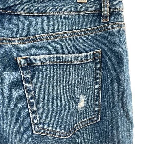 Style & Co Curvy Capri Size 16 Petite Honeybee Wash Distressed Jeans - Picture 3 of 9